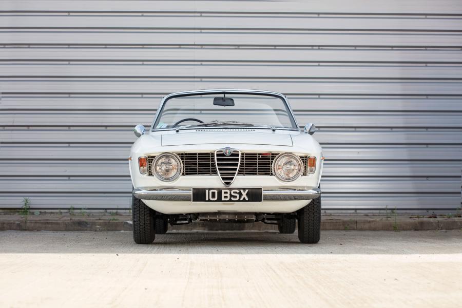  Alfa Romeo Giulia GTС (105.29) 1965 года  (UK) (фото 10 из 12)